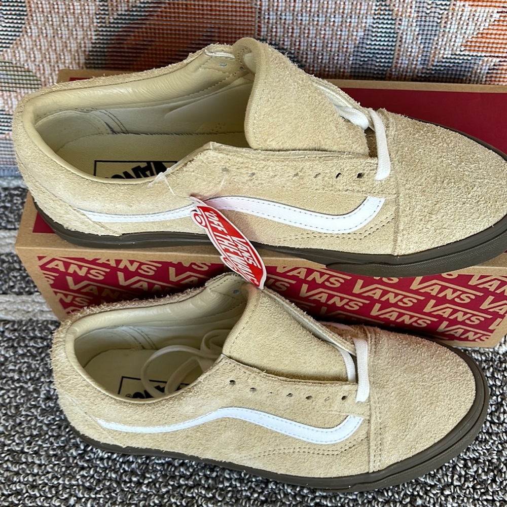 Vans WMNS Old Skool
Hairy Suede Khaki
VN0005UAKHK
Sneakers - Picture 3 of 16